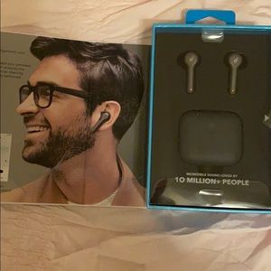 Wireless bluetooth earbuds